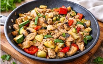 mediterrán zöldséges csirke serpenyőben